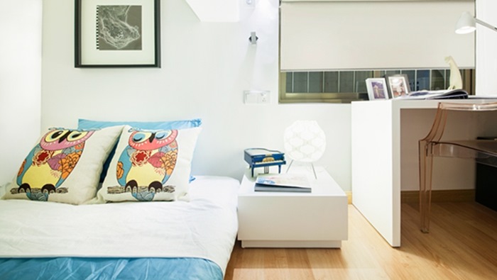 Phòng ngủ cua con được bố trí thêm bàn học xinh xắn