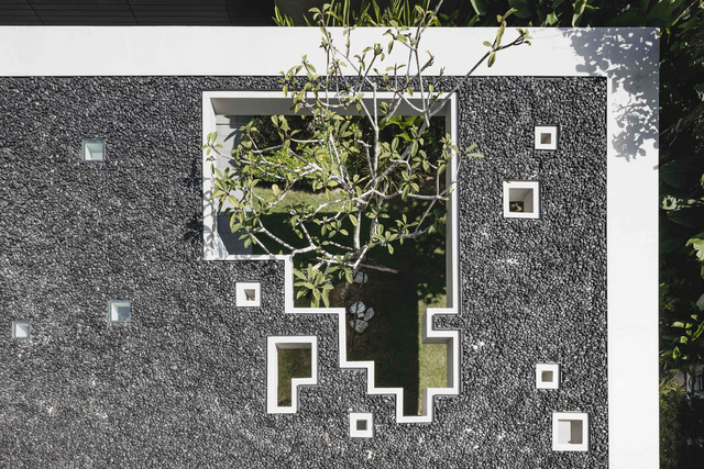 Căn biệt thự mang thiên nhiên vào nhà đẹp đến ngẩn người: Không gian thoải mái nhưng vẫn riêng tư, mộc mạc mà sang chảnh hút mắt - Ảnh 7. Căn biệt thự mang thiên nhiên vào nhà đẹp đến ngẩn người: Không gian thoải mái nhưng vẫn riêng tư, mộc mạc mà sang chảnh hút mắt - Ảnh 7.