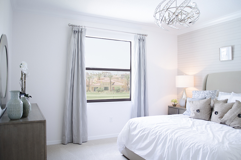 Cửa sổ phòng ngủ nên có rèm cửa để đảm bảo sự riêng tư  Cửa sổ phòng ngủ nên có rèm cửa để đảm bảo sự riêng tư